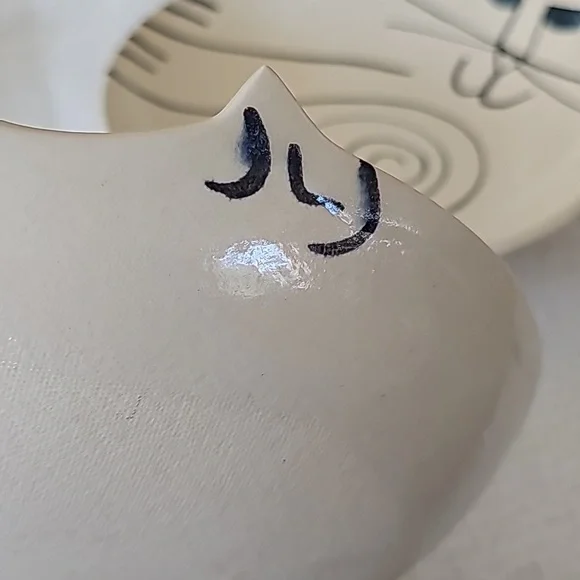 Vintage Set of 4 Bowls - Picture 8 of 12